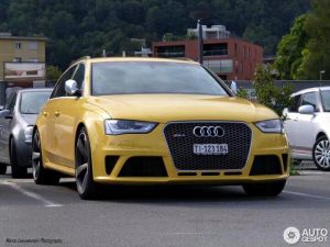 audi-gialla-parcheggiata-2013-4