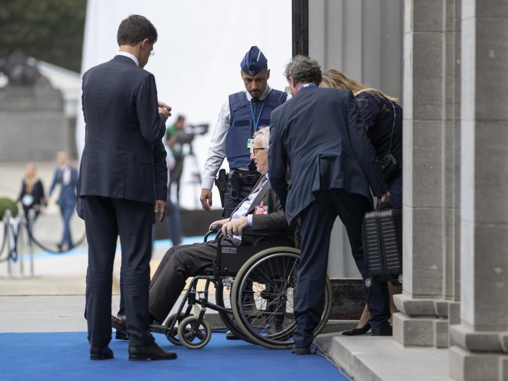Juncker che barcolla o Juncker su una sedia a rotelle?