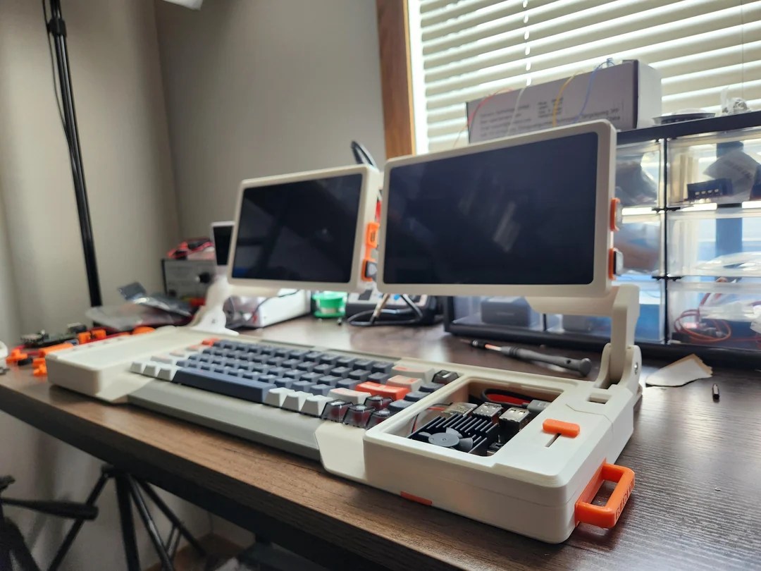 Vuoi anche tu un CyberDeck? Ecco come costruirlo (senza impegno) - RPI DEV