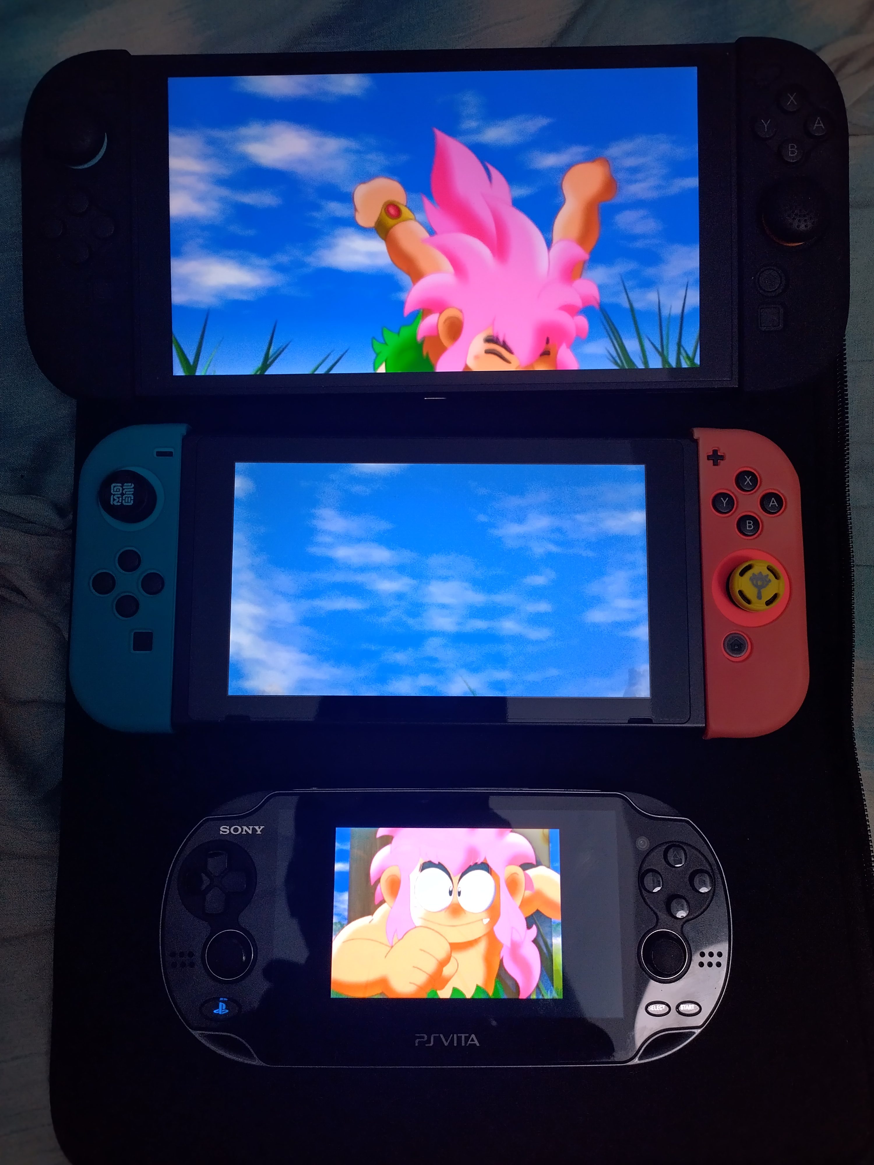 Dal basso verso l'alto: Tombi! versione di Monkey Paw per PSVita, Tombi! LGR per Switch, Tombi! LGR per Switch 2