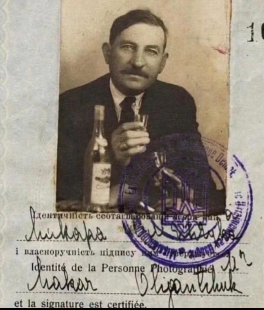 Il passaporto più iconico della storia: il passaporto Ucraino di Makar Oliynychuk