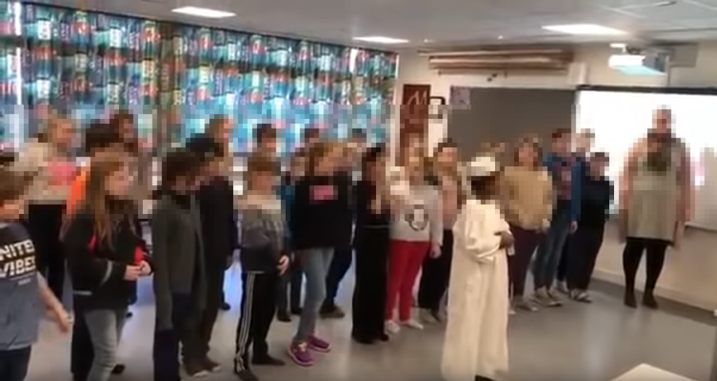 Frame tratto dal video del presunto Indottrinamento islamico in Danimarca