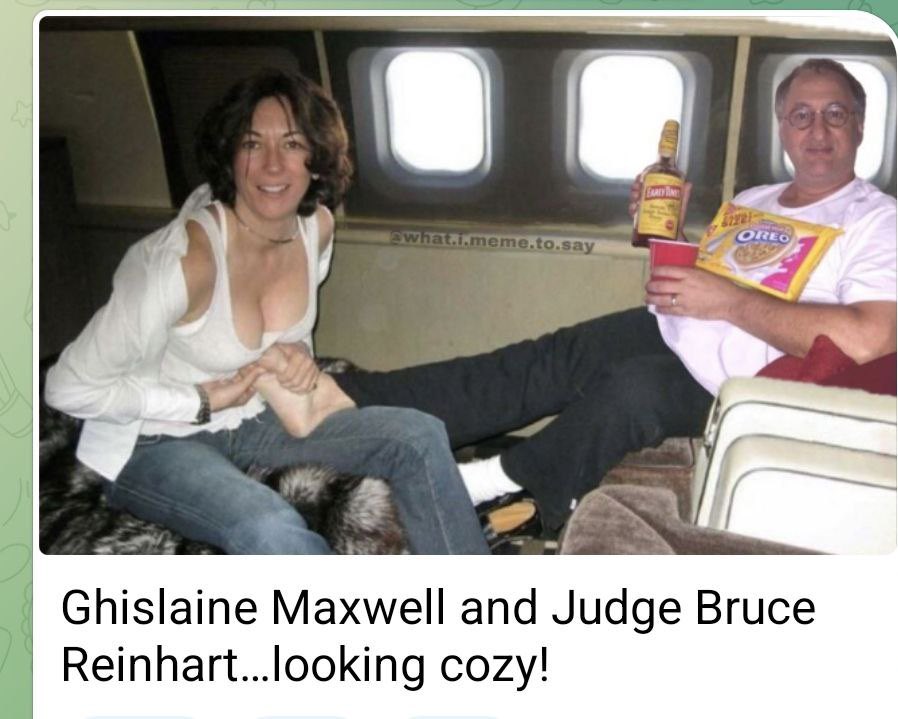 La foto del Giudice Bruce Reinhart con Ghislaine Maxell è un fotomontaggio