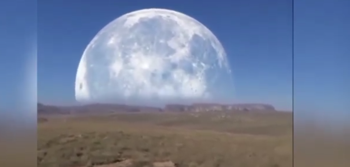 luna gigante al polo nord