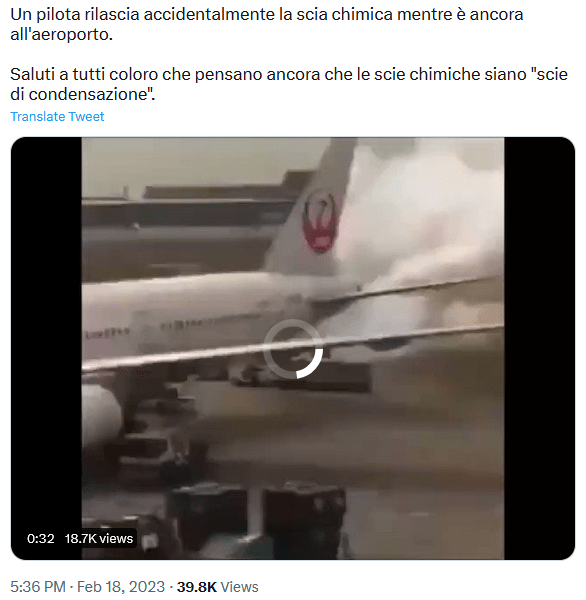 Il presunto video del "pilota che rilascia la scia chimica all'aeroporto"