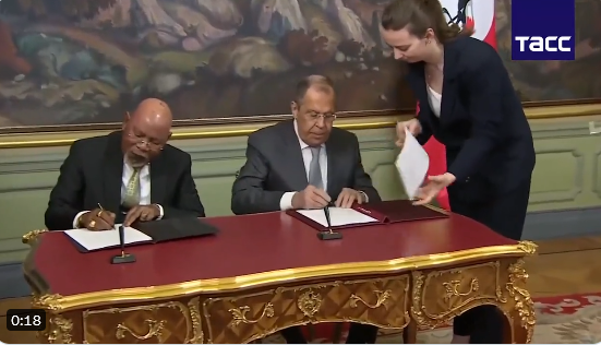 Russia firma trattato di non proliferazione armi nello spazio con l'Uganda