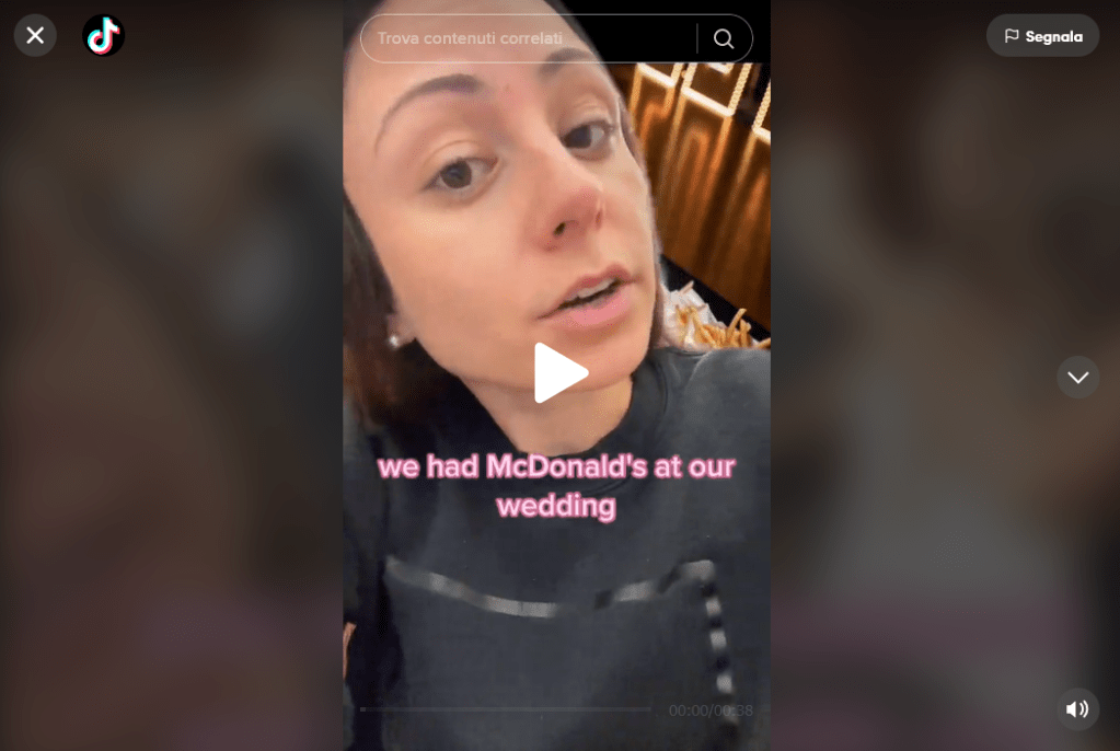 Sposi offrono 1000$ di cibo da McDonald's al rinfresco