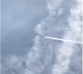 "Il pilota interrompe la scia chimica": il video che non dimostra la teoria