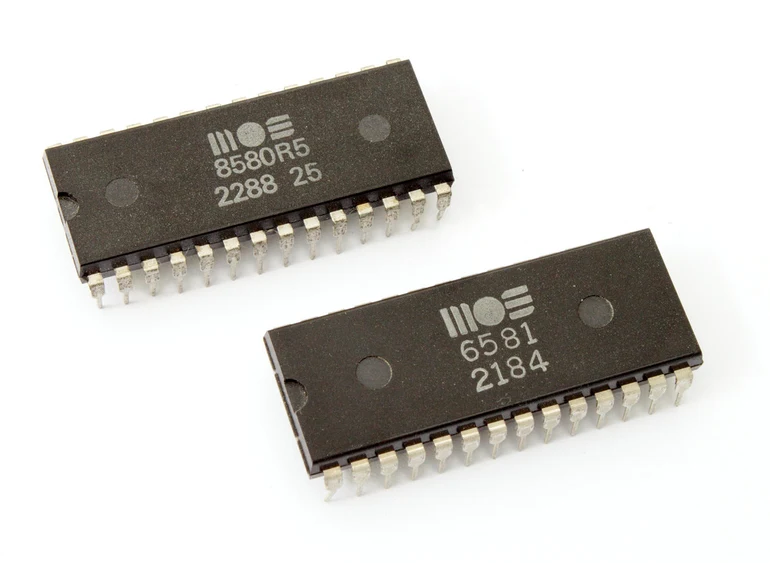 I due modelli originali di SID per il Commodore 64