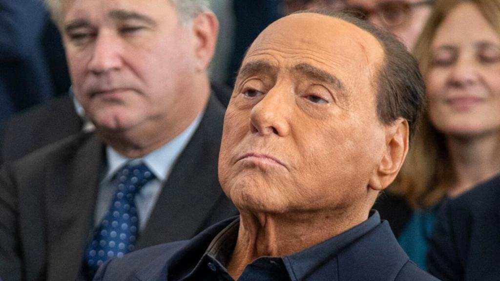 Cacciatori di click dichiarano Berlusconi morto (di nuovo)