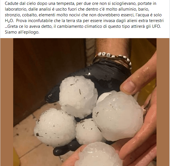 Le "palle di ghiaccio cadute dal cielo dopo la tempesta"