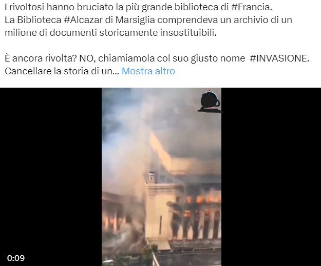 No, questa foto non raffigura la distruzione della biblioteca Alcazar