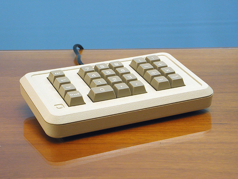 Apple Numeric Keypad IIe (1983), fonte Wikimedia Commons