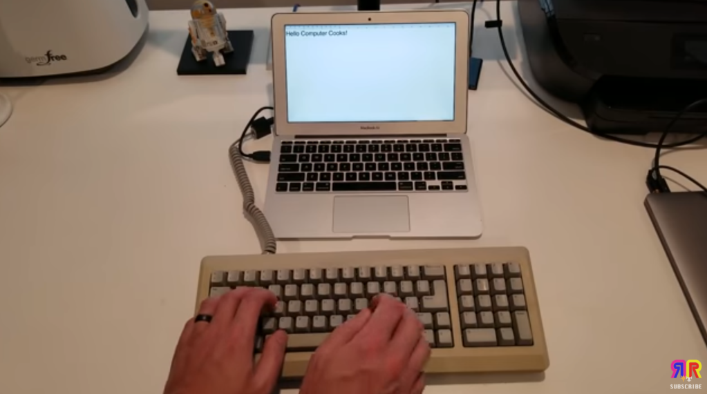Tastiera Macintosh Plus su Macbook Air, fonte Perifractic