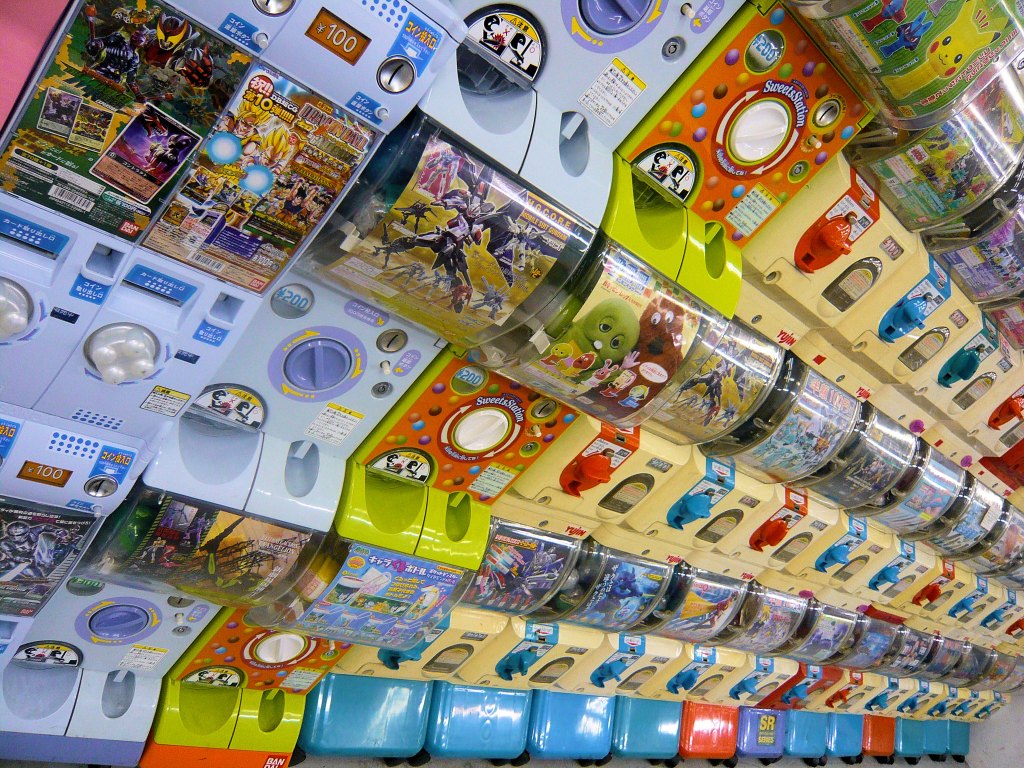 Gachapon, immagine di DonChewbacca su Flickr, CC BY-SA 2.0 Deed 