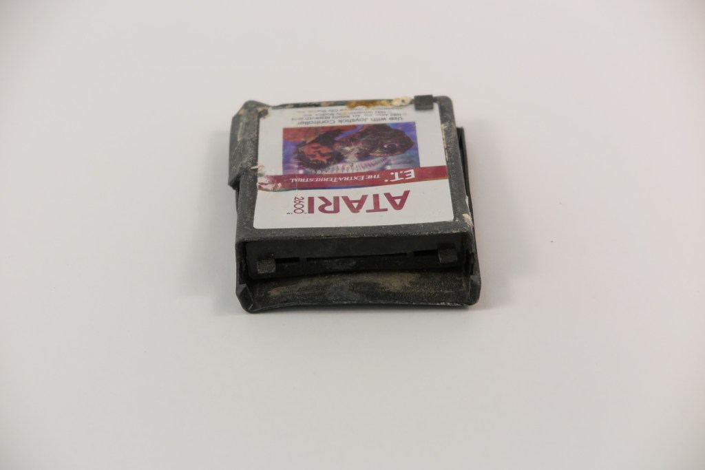Cassetta di ET Atari rottamata trovata nella discarica di Alamagordo New Mexico. 2014.0190.01, National Museum of American History