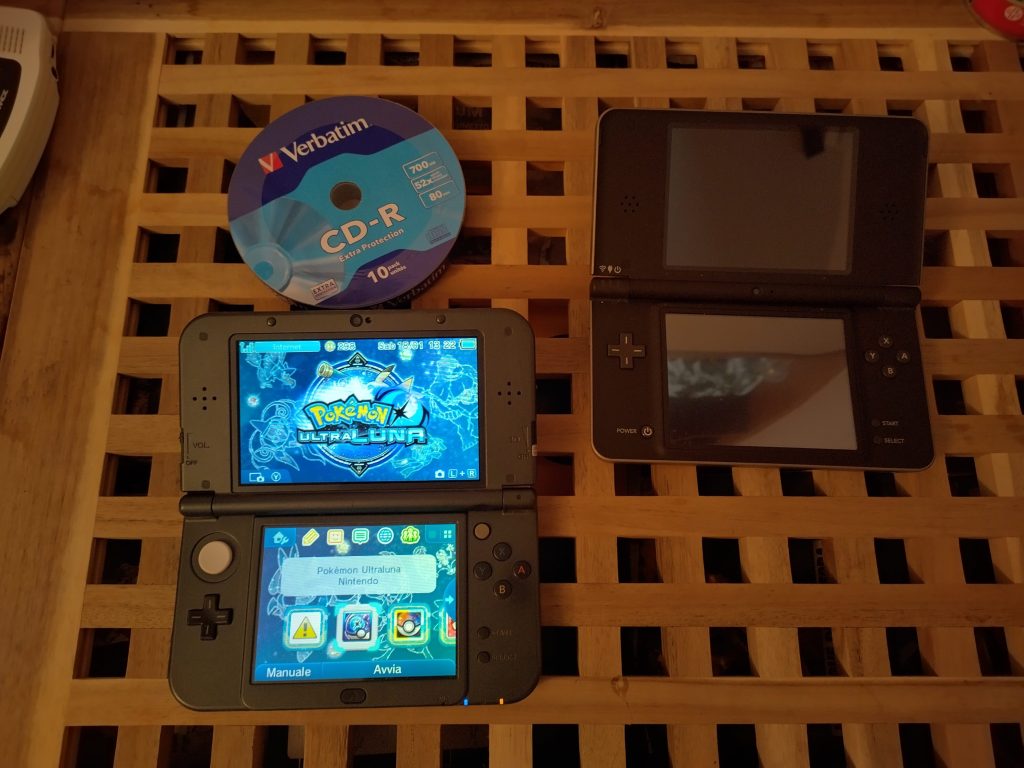 DSiXL e New3DS XL, CD per scala