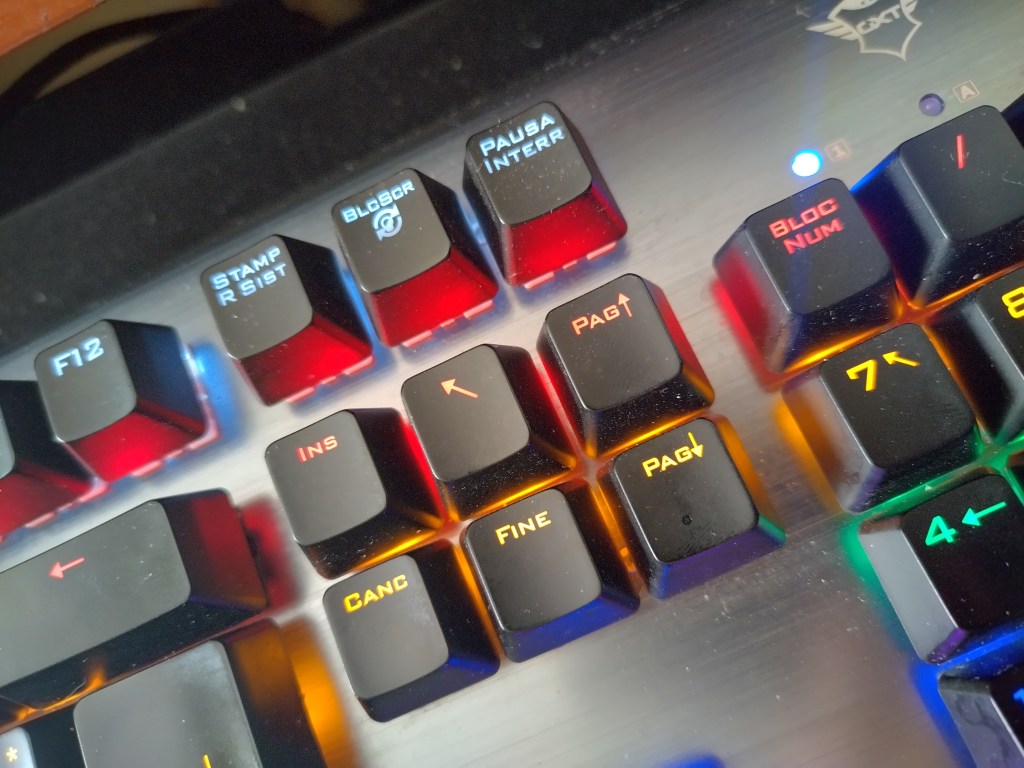 Bloc Scorr su una tastiera RGB