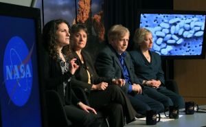 Felisa Wolfe-Simon parla durante la conferenza stampa presso la sede centrale della NASA il 2 dicembre 2010 a Washington, DC. (Credits: Mark Wilson/Getty Images)