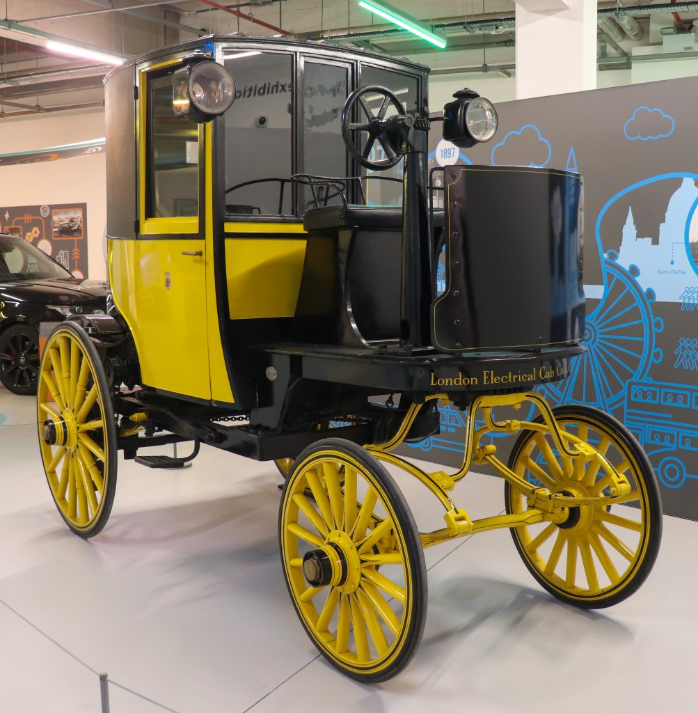 La falsa credenza delle prime automobili elettriche: il Bersey Electric Cab - By Vauxford - Own work, CC BY-SA 4.0, https://commons.wikimedia.org/w/index.php?curid=87341215