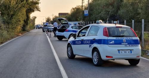 Fermato con targa fai da te a Cisterna: dichiara di far parte di "Essenza Eterna"