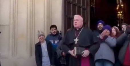 Esempio di frame coi volti deformati