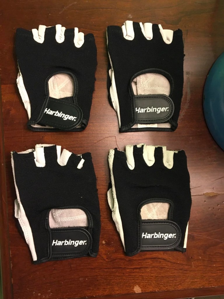 I guanti regalati da Nintendo per i feriti del Pad 64, fonte Reddit