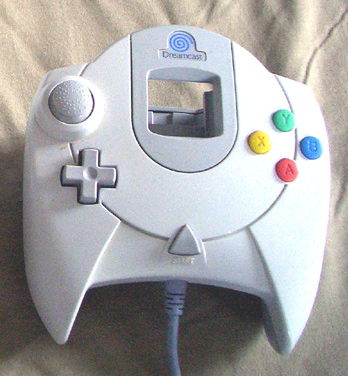 Controller Dreamcast con spazio per la VMU CC BY-SA 3.0, https://commons.wikimedia.org/w/index.php?curid=778005