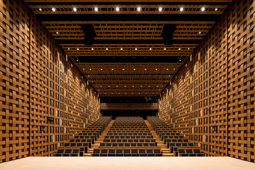 Il Teatro Minoh, costruito dove c'era la sede di Whoopee Camp