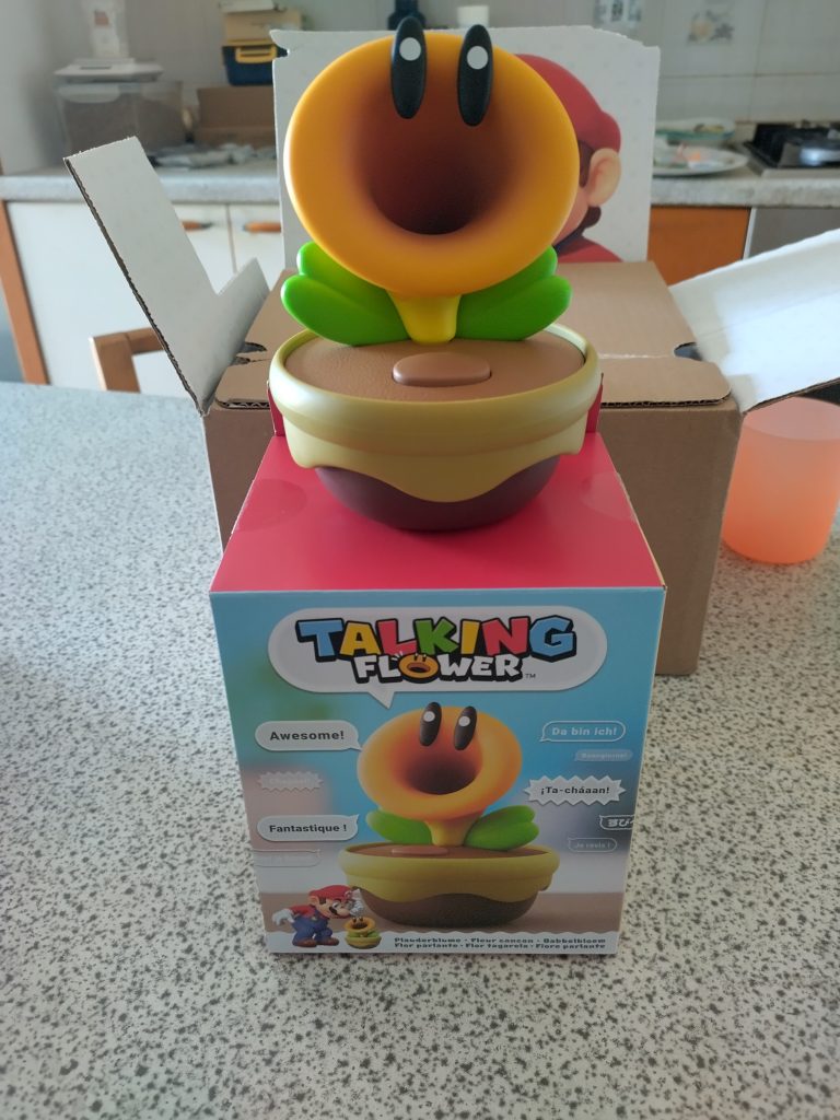 Il giocattolo sulla sua scatola