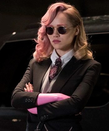 Ms. Norman, primo Ditto Umano chiaramente visibile nel franchise (Detective Pikachu)